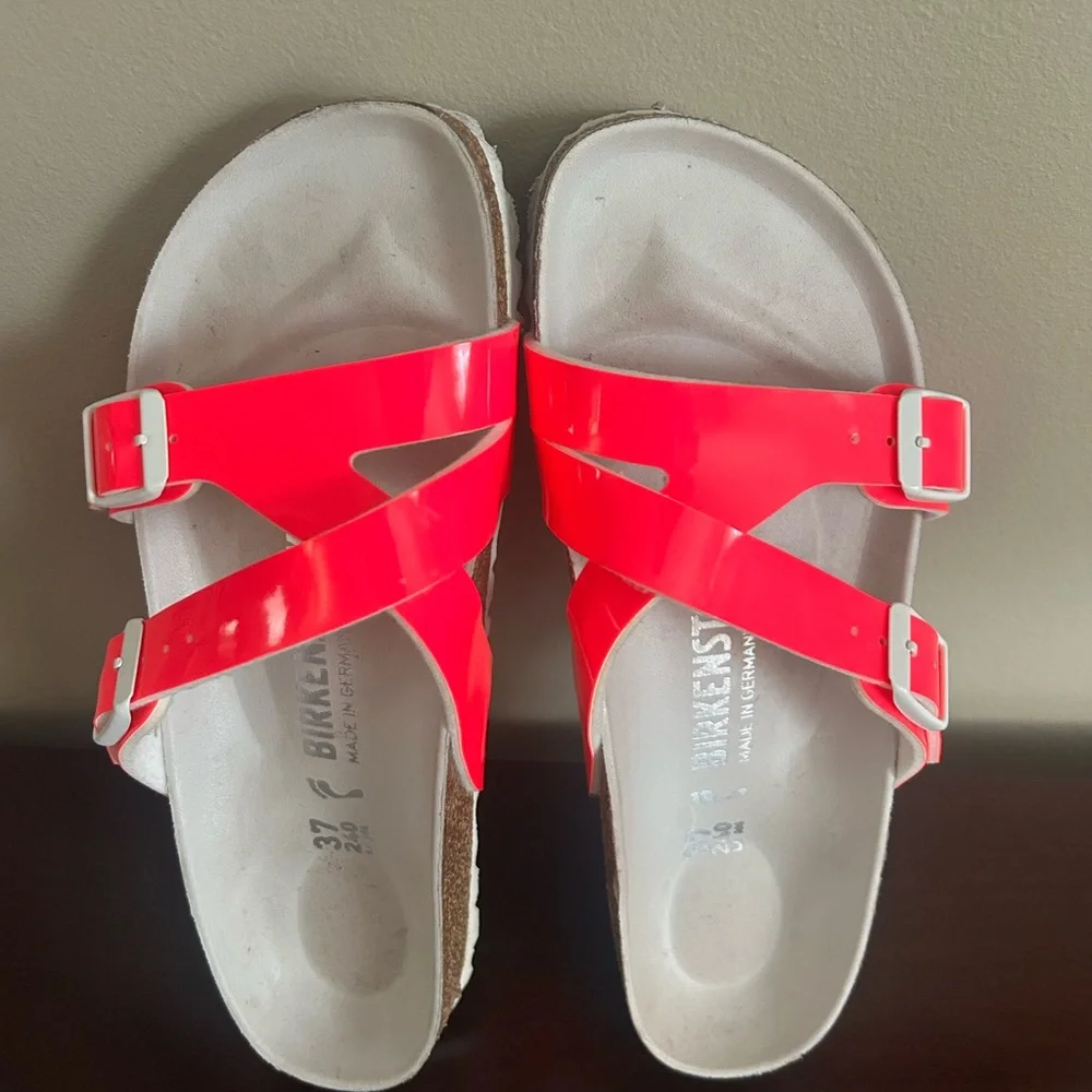 Birkenstock Mayari sandals in neon pink patent leather. Size 37. Worn twice. - Picture 7 of 7